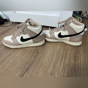 Nike women’s high ‘fossil stone’ dunks